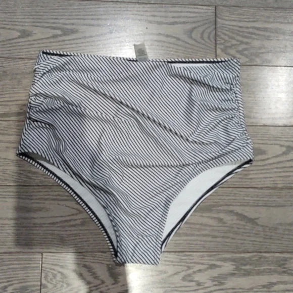 Swimming suit bottom🌼☘️🍀⭐ - Picture 2 of 9